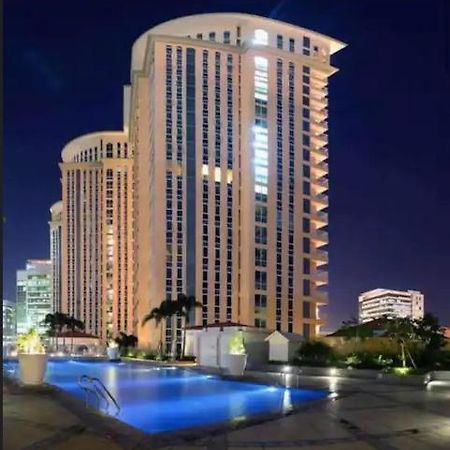 Luxury Bgc Condo In Taguig, Mckinley - Covered Parking And Wifi Free Exteriér fotografie