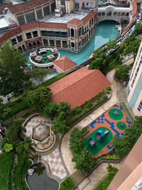 Luxury Bgc Condo In Taguig, Mckinley - Covered Parking And Wifi Free Exteriér fotografie
